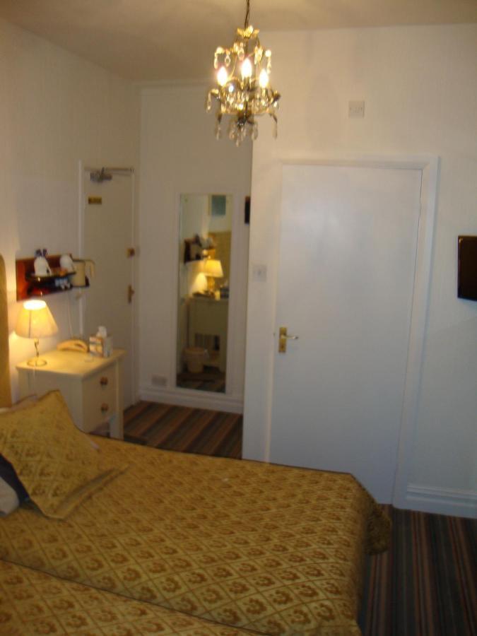 Sherwood Hotel - B&B Harrogate Oda fotoğraf